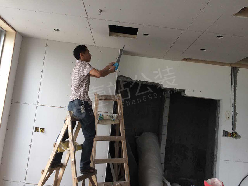 天花板施工现场图